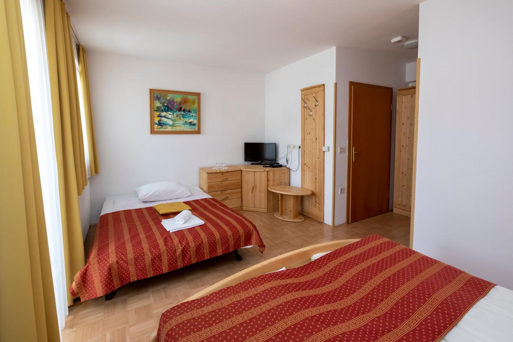 Art Hotel Kristal Бохин Екстериор снимка