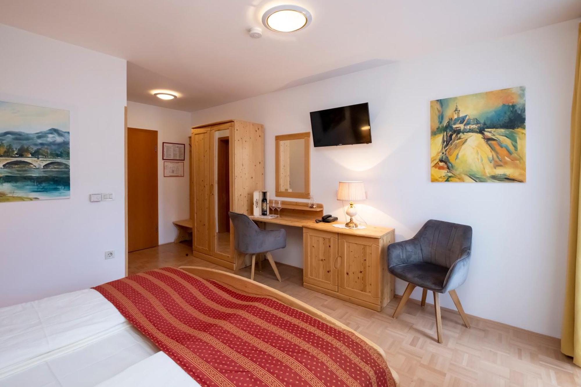 Art Hotel Kristal Бохин Екстериор снимка