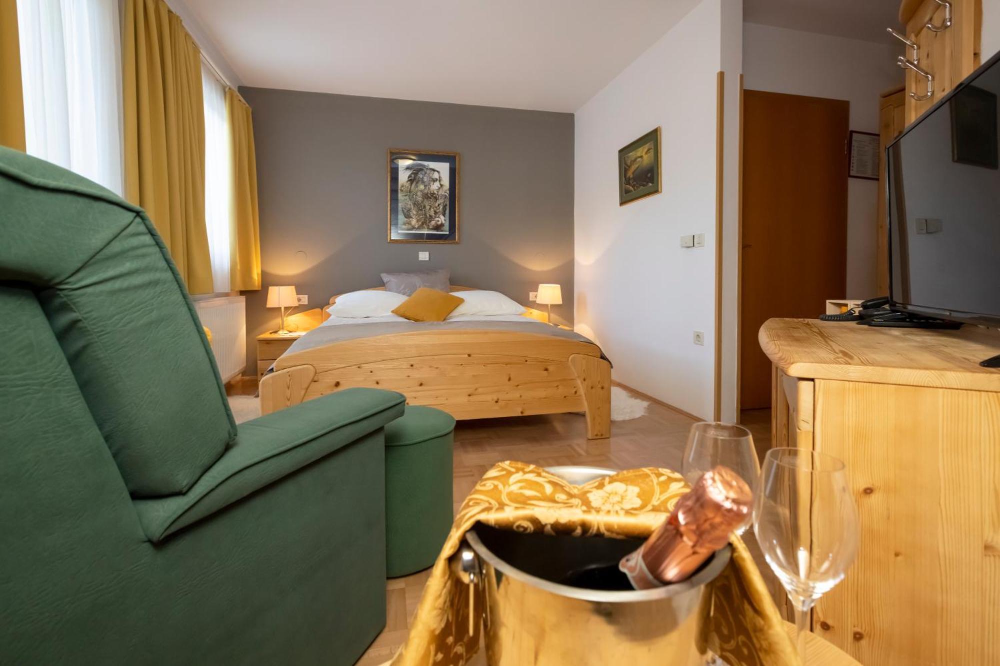 Art Hotel Kristal Бохин Екстериор снимка